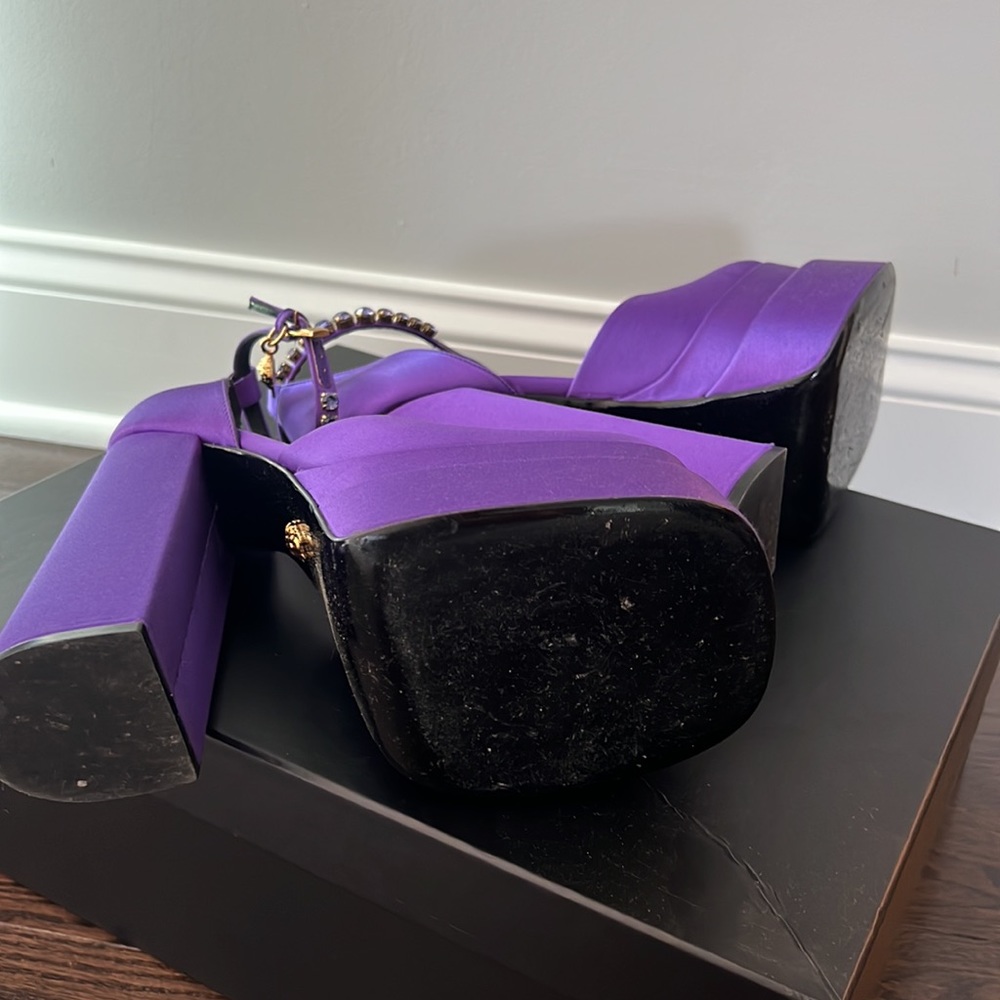 Beautiful Versace platform pumps 39 sold out - Picture 5 of 5